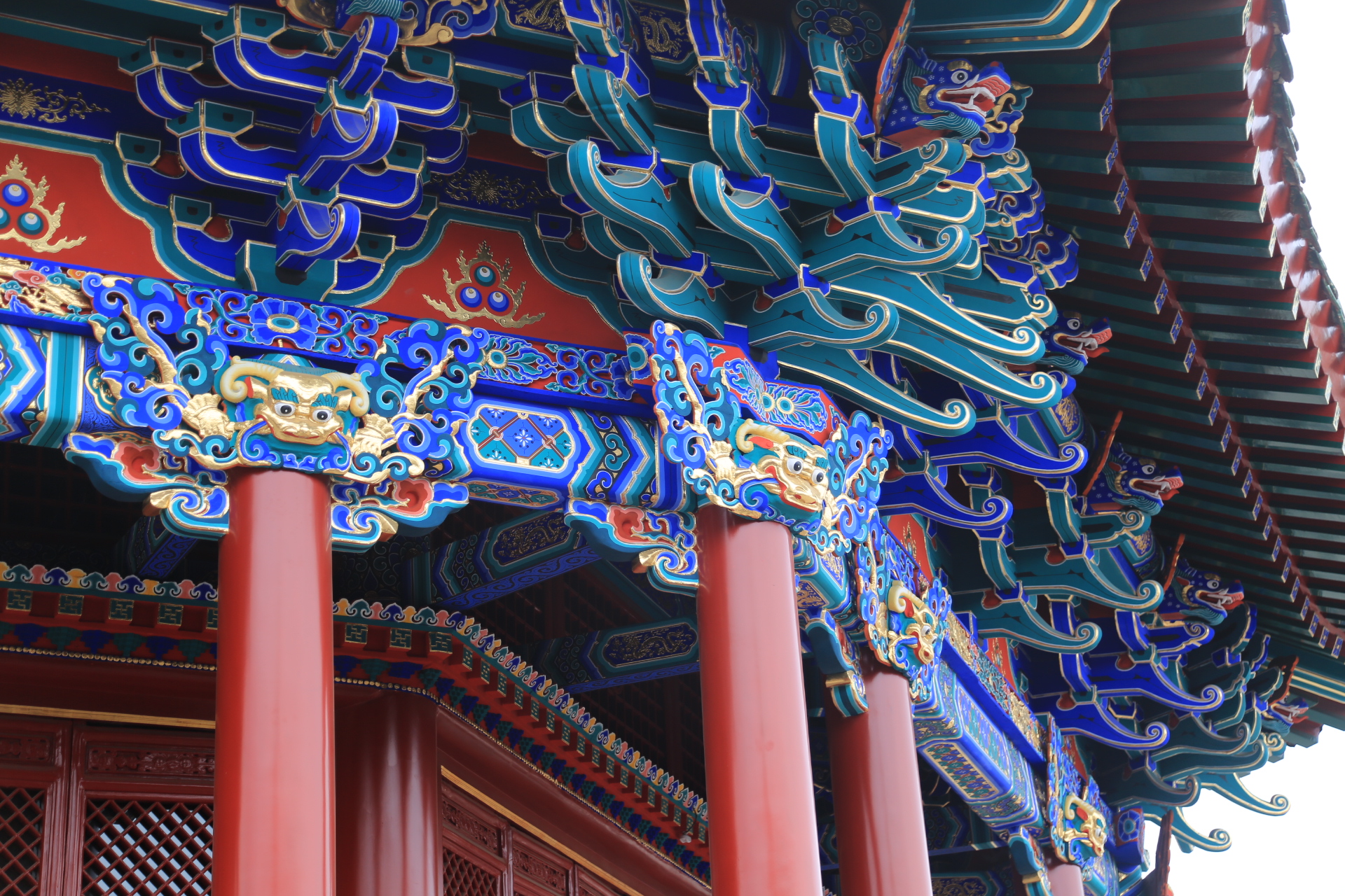 故宫大政殿彩绘修缮后很鲜艳有些不适应