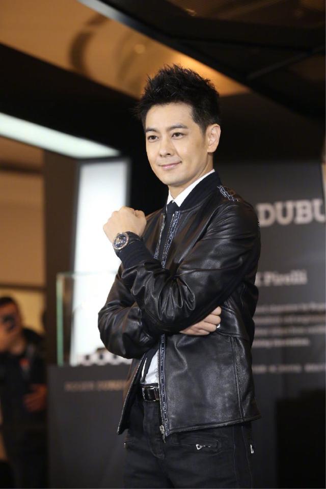 "不老男神"林志颖出席活动,穿皮衣酷范十足,依旧是那么帅!