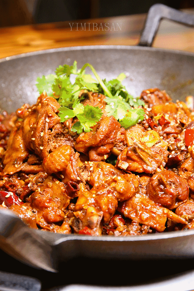 麻辣孜然味的炒鸡一上桌,隔壁桌小孩都馋哭了