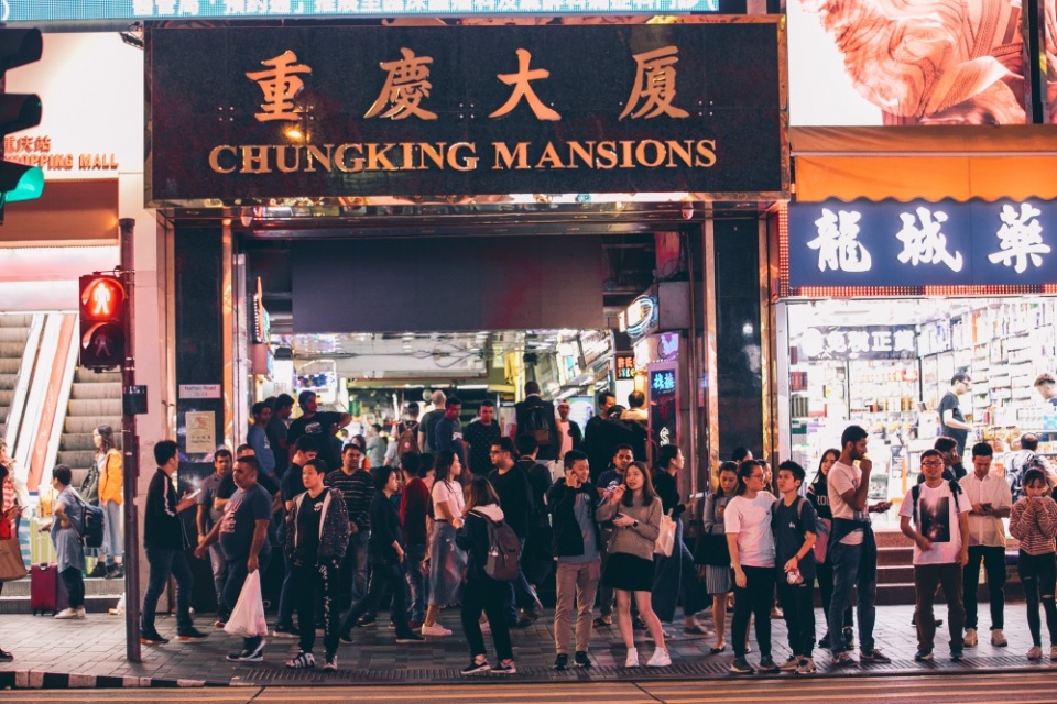 印度人聚集的重庆大厦到底多危险:中国女游客被搭讪邀请出游