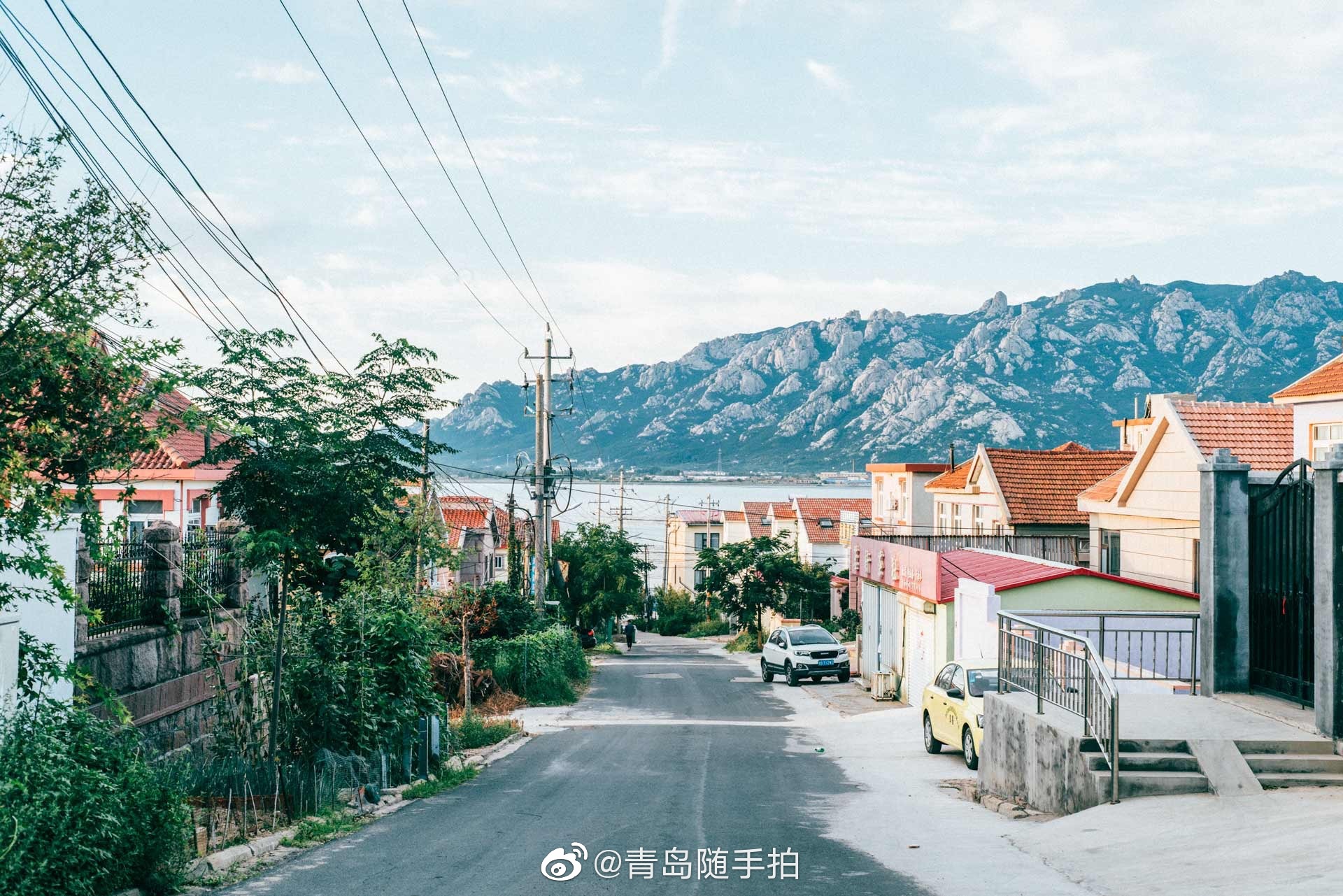 藏在青岛崂山王哥庄里的一个美丽小渔村,会场村,依山傍海