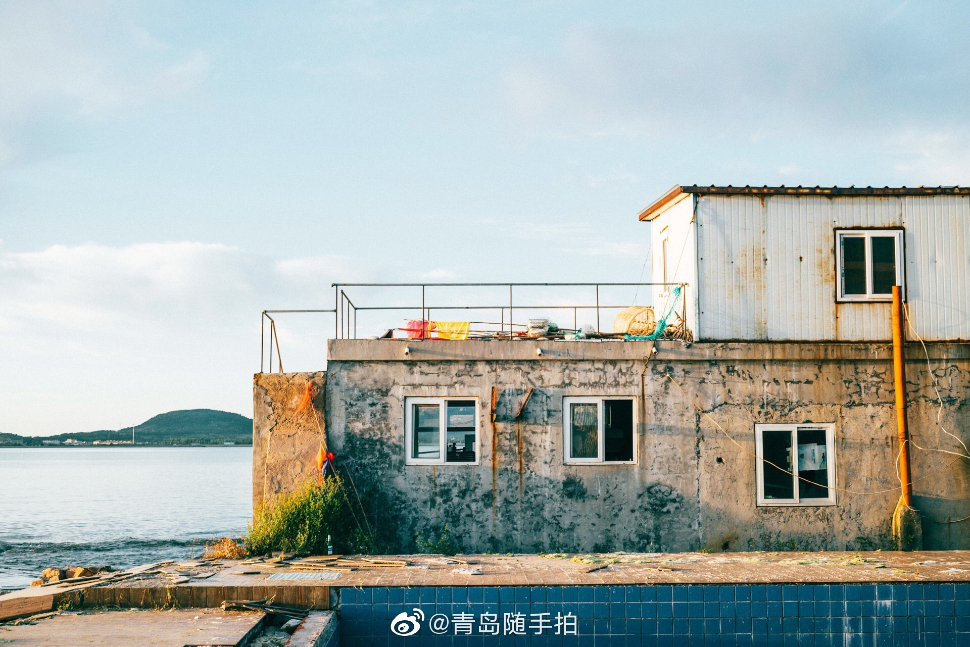藏在青岛崂山王哥庄里的一个美丽小渔村,会场村,依山傍海
