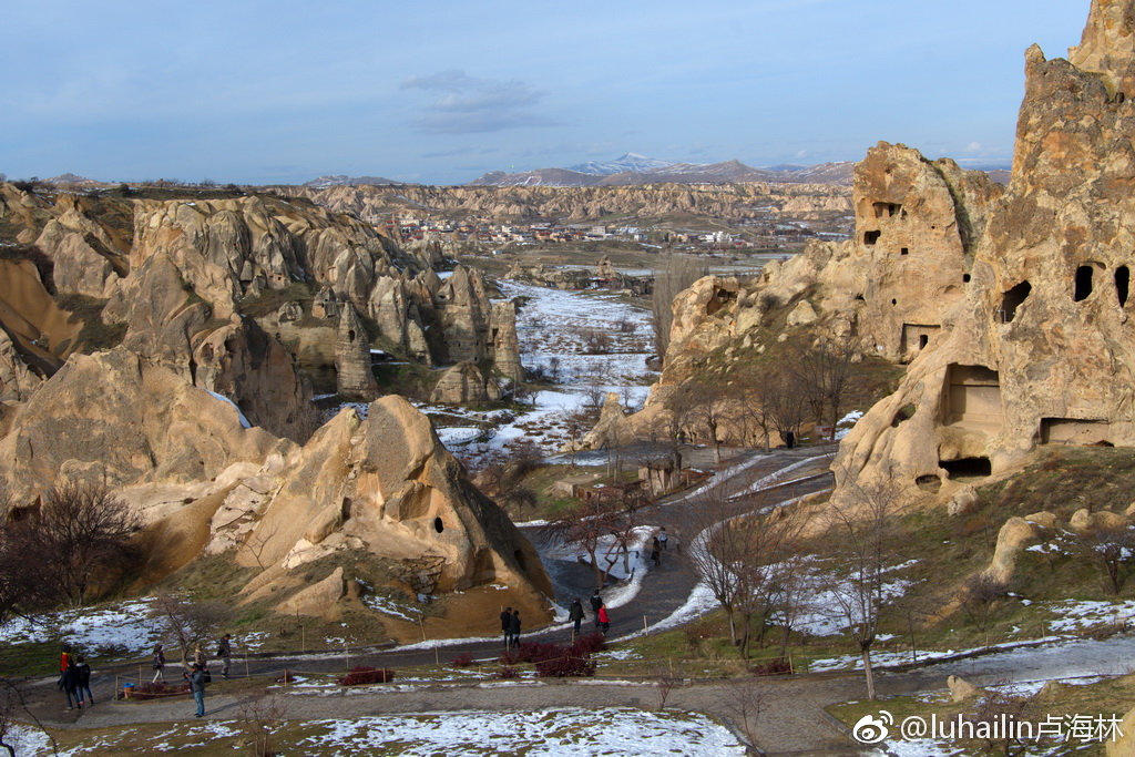 安纳托利亚高原雪后初晴,卡帕多奇亚宛如仙境.