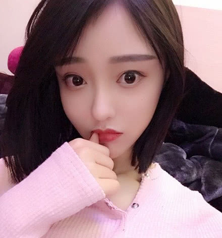 快手5大网红名下豪车曝光:二驴宾利不算豪华,第一买车花千万!