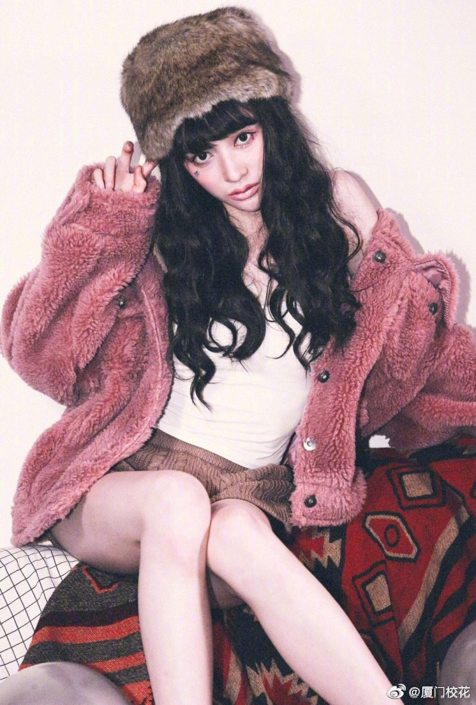 她叫刘欣然就读于中央戏剧学院表演系来自江苏你觉得几分呢