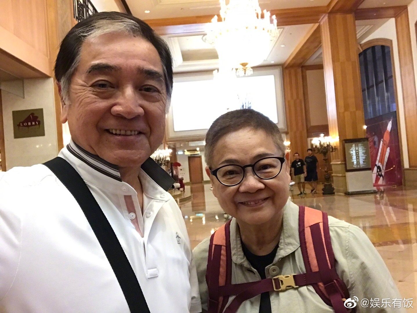 7月11日晚香港知名传媒人汪曼玲在微博晒出聚会合影