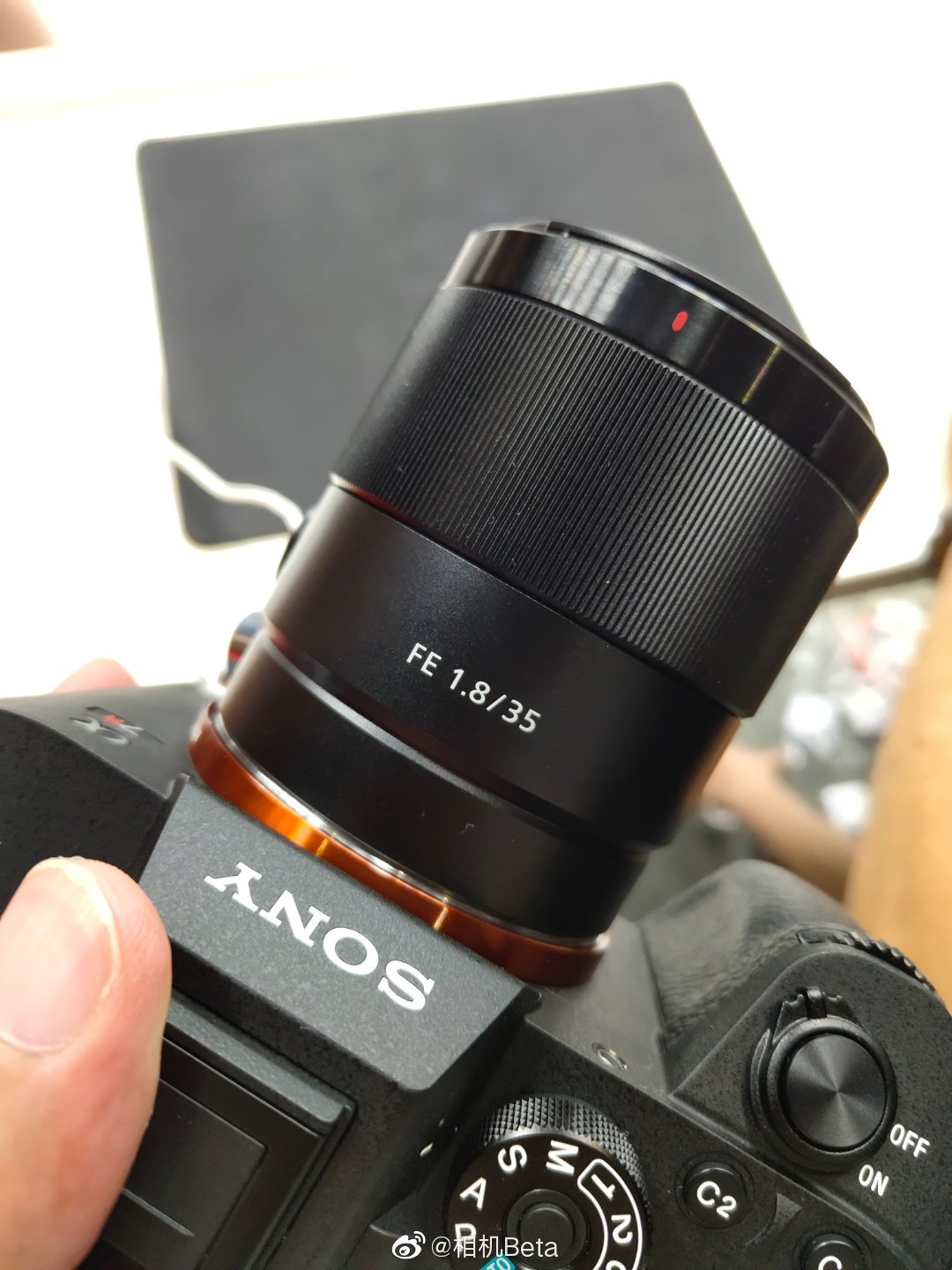 上海p&i展会上的索尼fe 35mm f1.8镜头现身