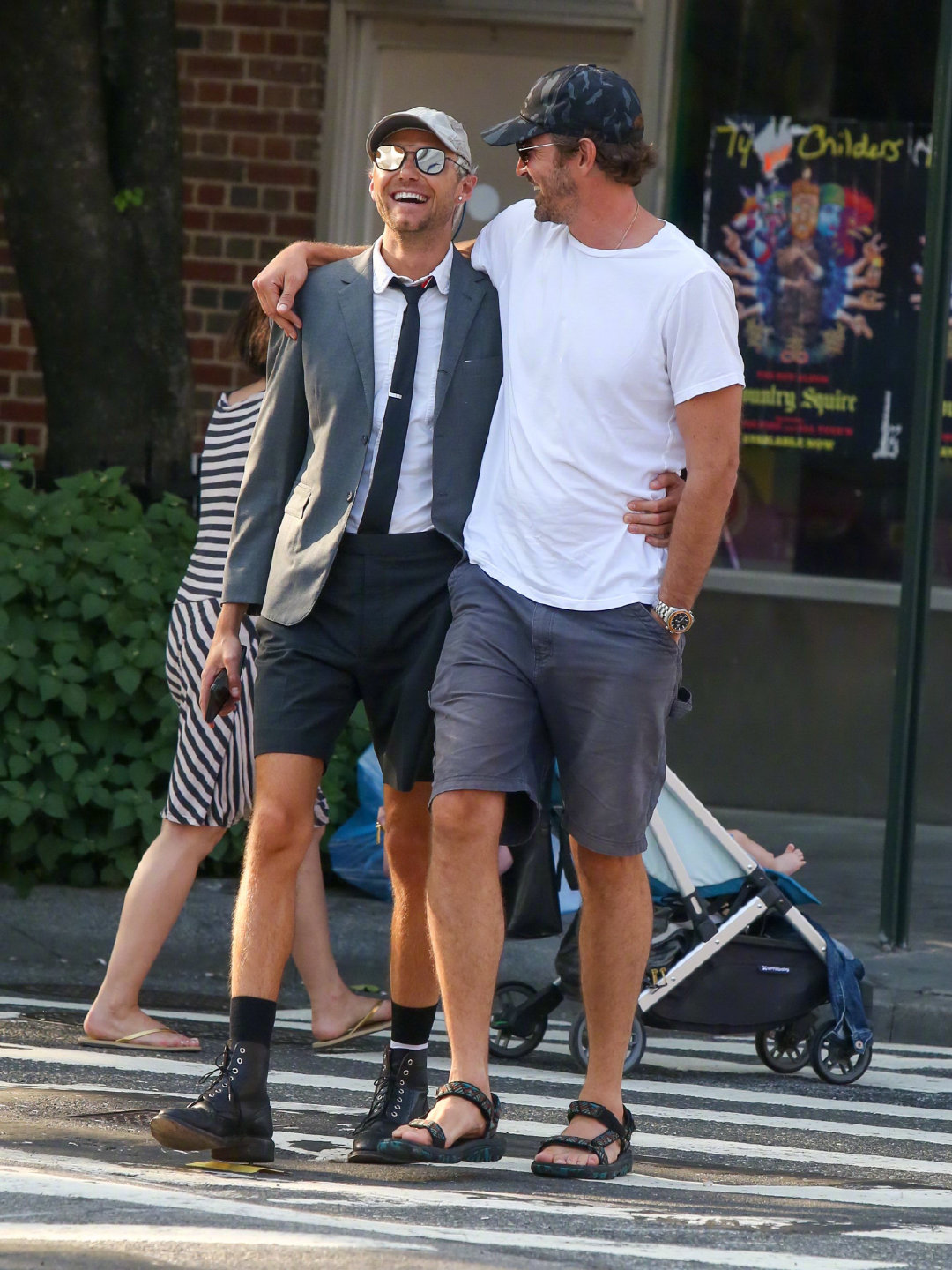 李·佩斯(lee pace)和男友matthew foley一起在纽约外出被拍