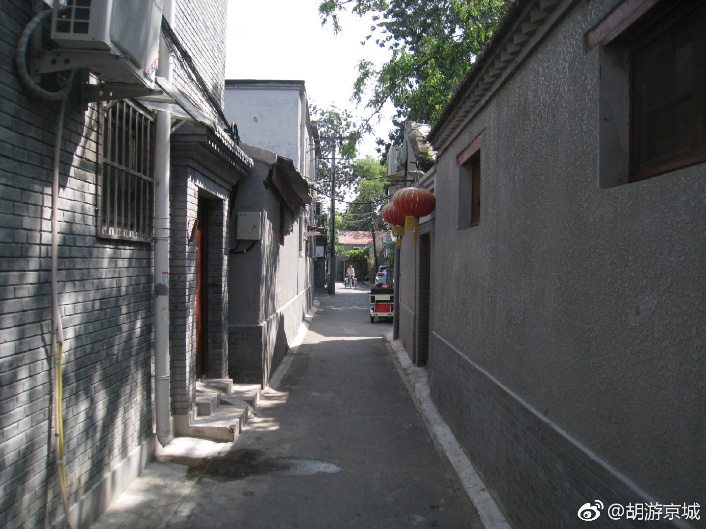 湾中巷和附近的九道湾东,西,南,北巷在清光绪时共称"九条湾",因其胡同