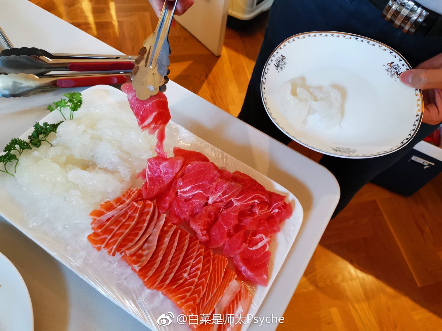 老公为什么这么贤惠系列 又会做龙虾刺身 又会做水煮鱼