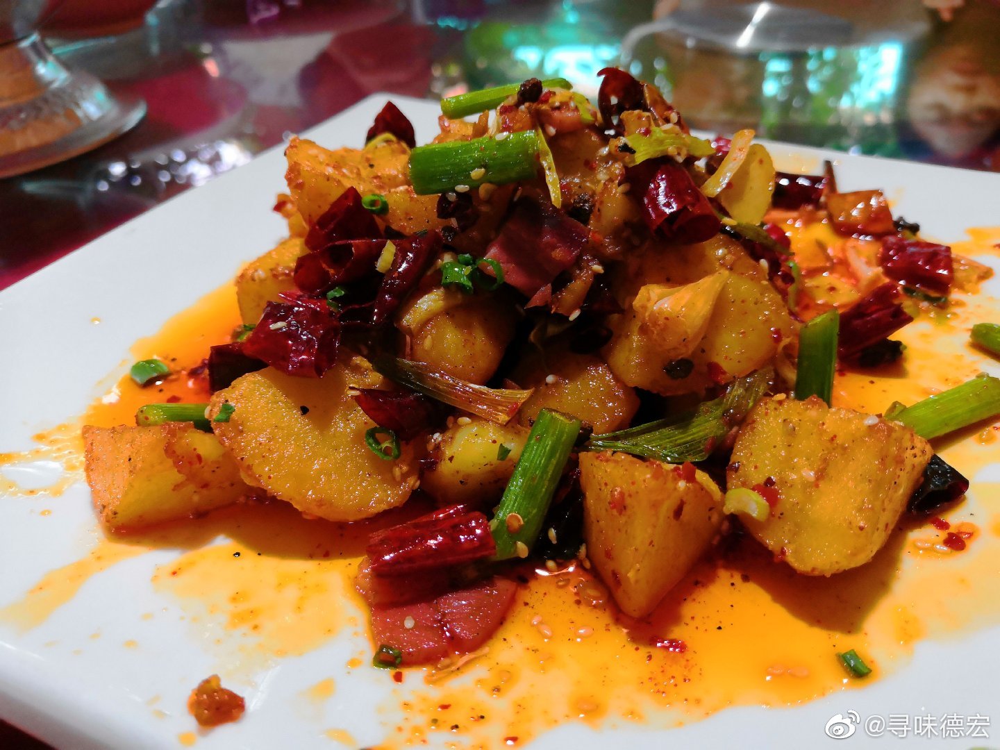 在德宏,撒撇是必点的一道傣族美食,酸扒菜最爱的傣族美食之一