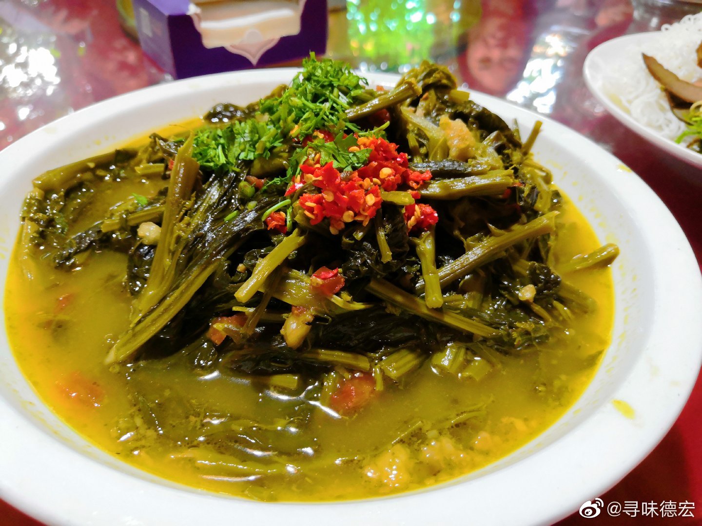 在德宏,撒撇是必点的一道傣族美食,酸扒菜最爱的傣族美食之一