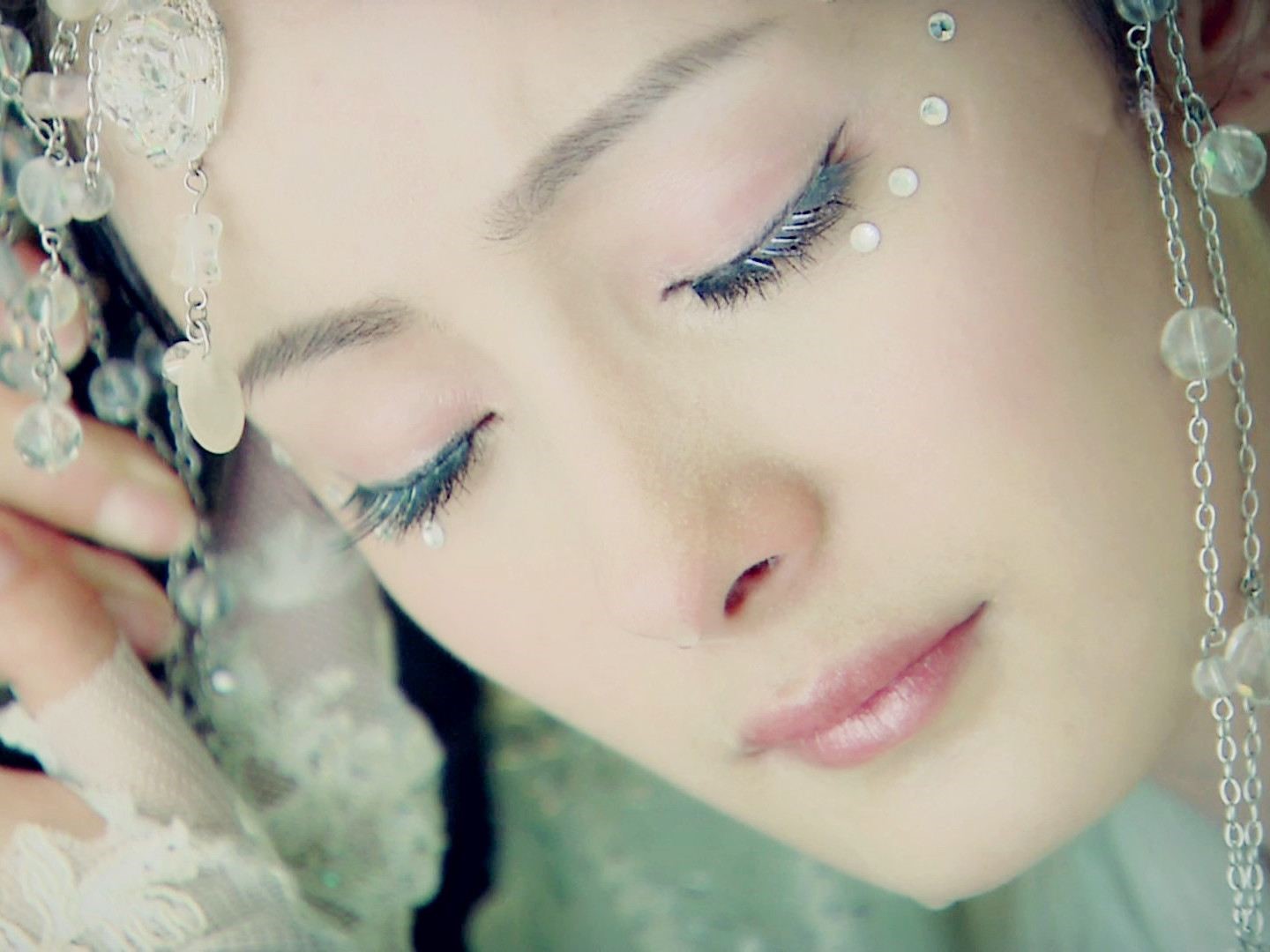 这游戏CG里有两个剧情BUG,16年了官方都没有