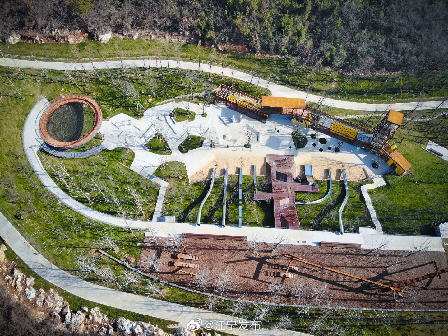 走进南京江宁汤山矿坑公园,体验一次原始人的伴山而"嗨"