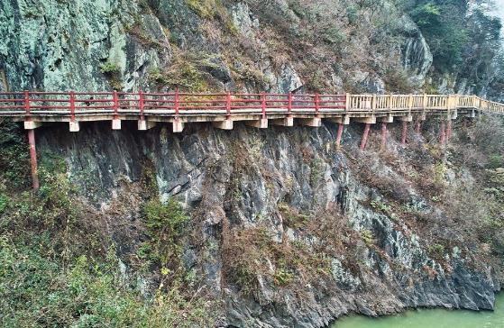 "明修栈道,暗度陈仓"后面若配这一句