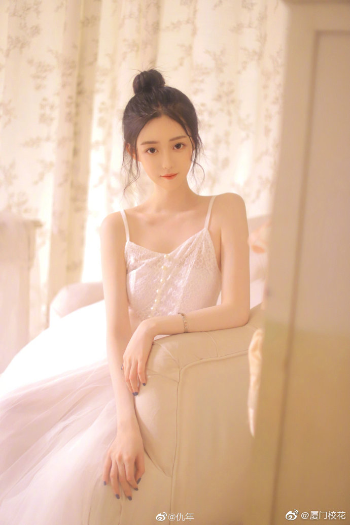 她叫张可欣就读于暨南大学来自台湾台北你觉得几分呢