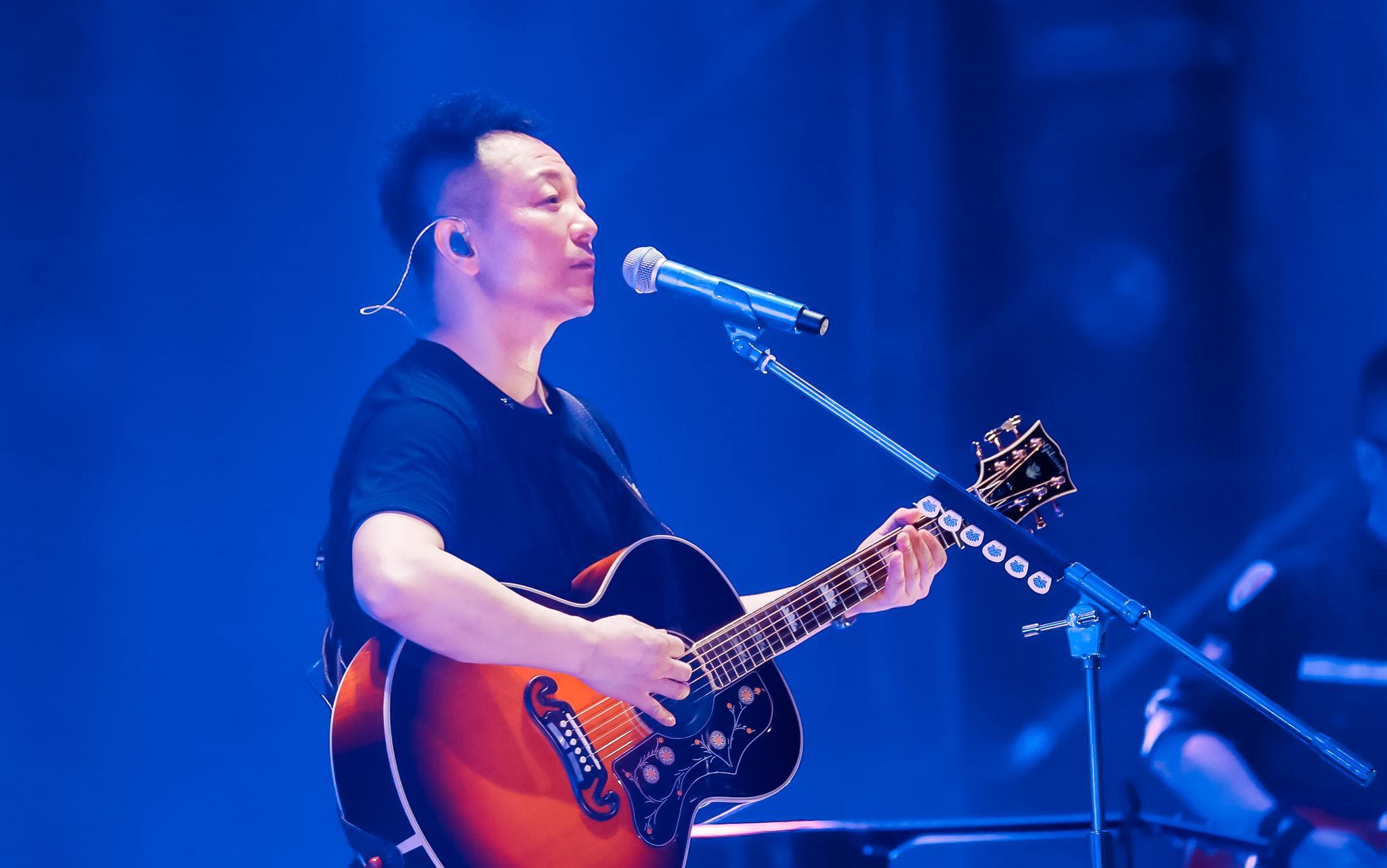 许巍无尽光芒巡演深圳首站开唱第二站25日登福州