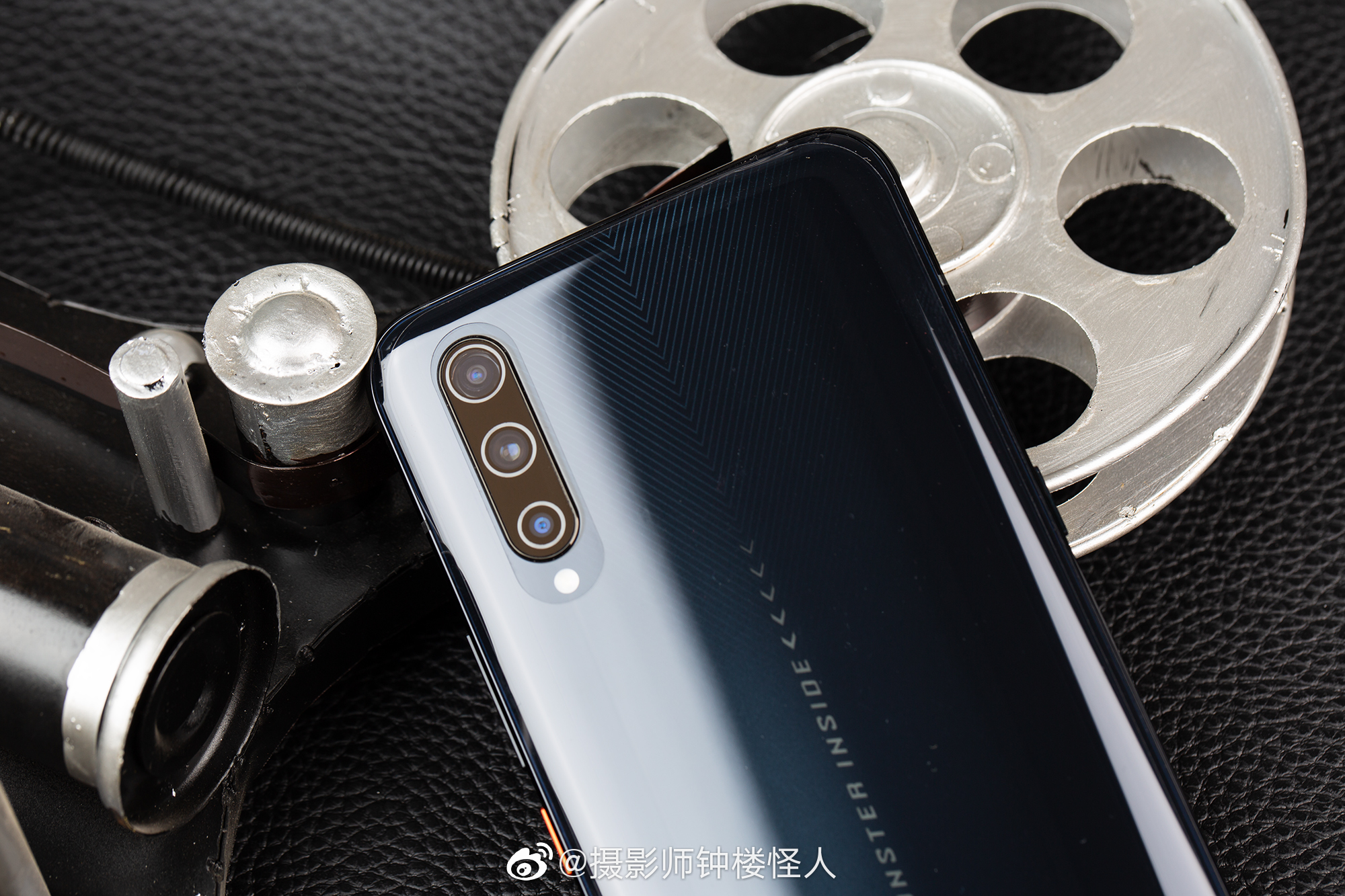 昨天终于收到了 ,先拍了个产品图哈.然后要去体验5g的速度