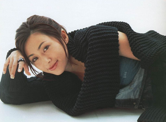 父亲是黑社会,17岁时便红遍日本,如今47岁在线乞讨,网友怒了