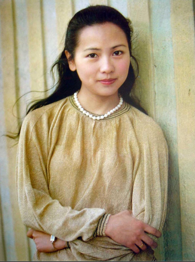 60岁洪学敏近照:《喜盈门》成名,当红时息影经商身家过亿仍单身