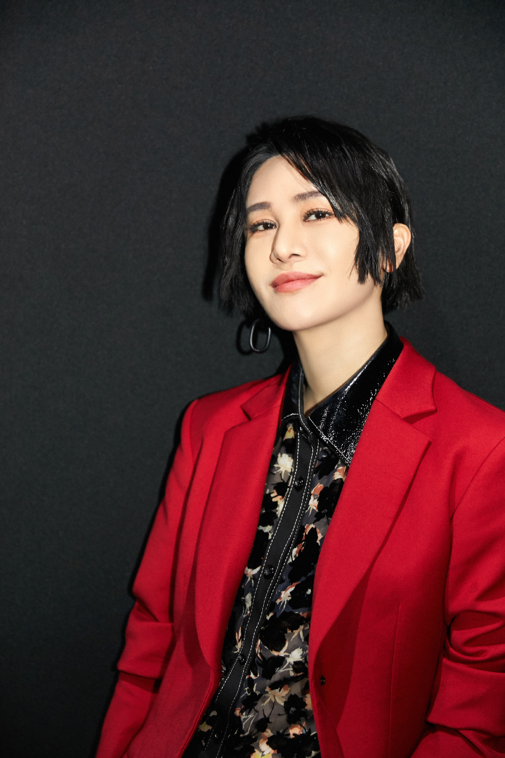 尚雯婕换发型如换脸,只是剪了lob头气场全开,演绎霸气女王风范