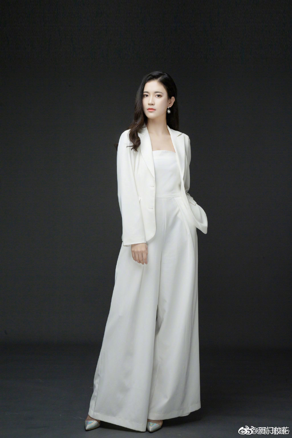 她叫陈瑜婕99年就读于中国传媒大学身高172cm