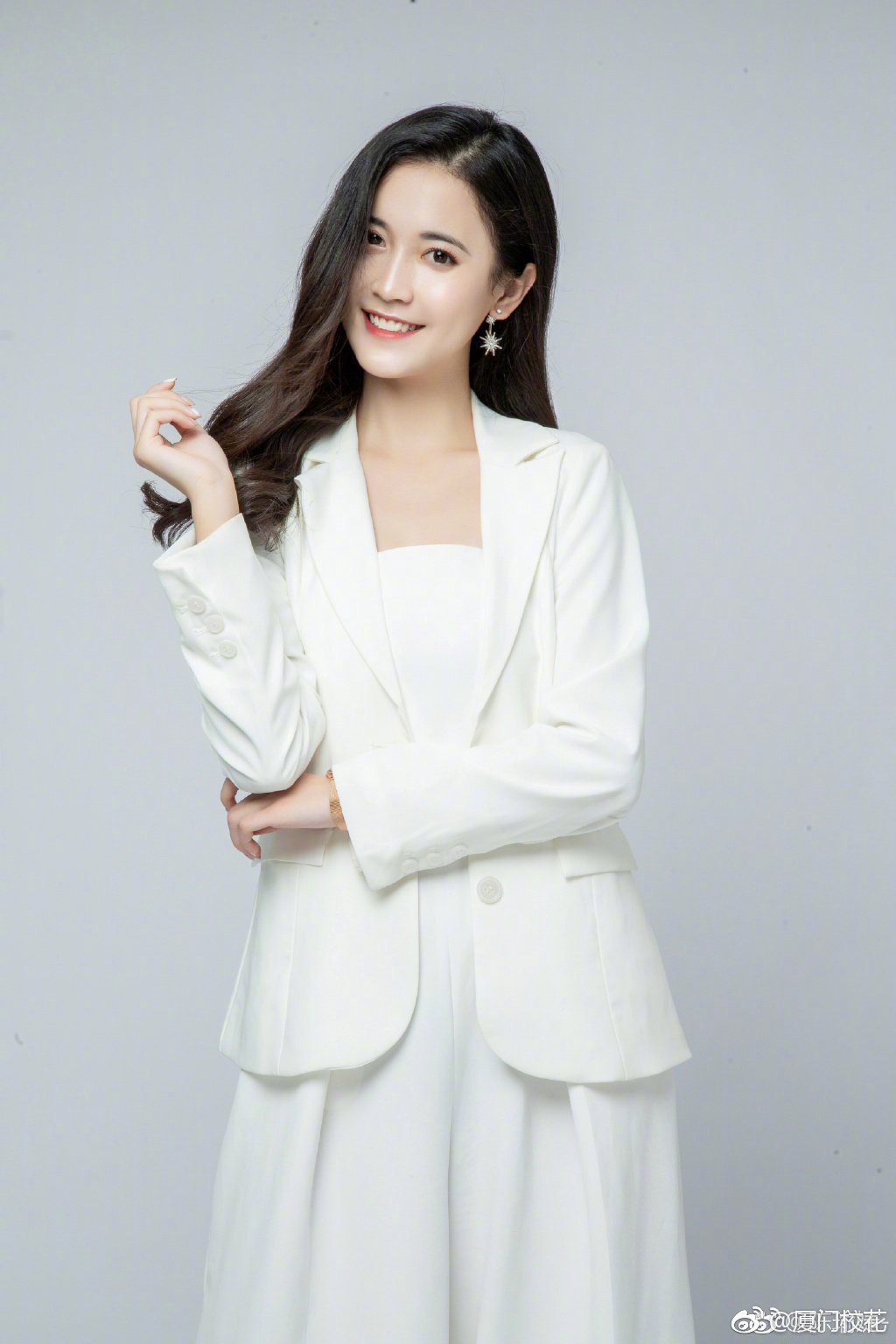 她叫陈瑜婕99年就读于中国传媒大学身高172cm