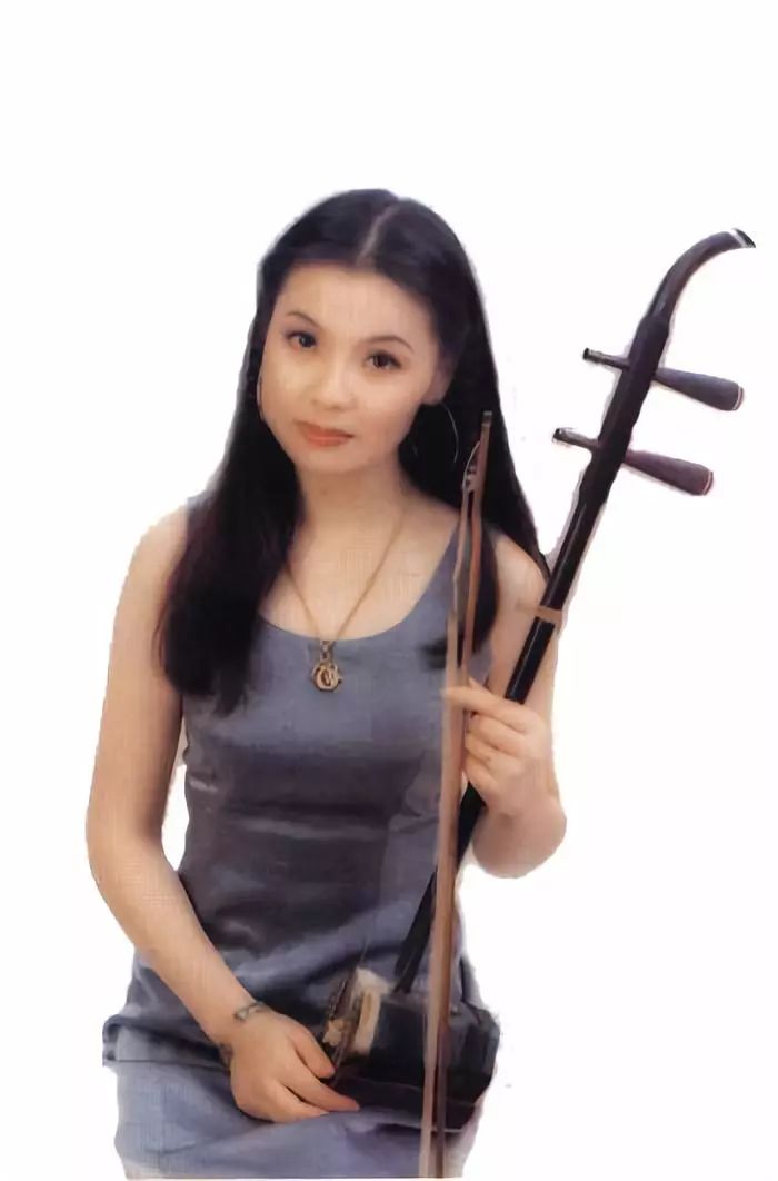 49岁央视复出美艳依旧!11岁儿子帅气!