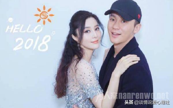 李晨现身英国餐厅