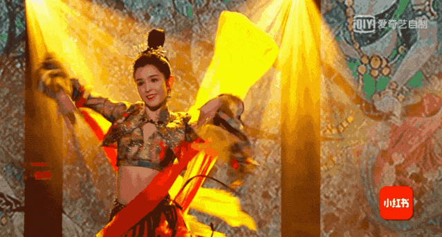 刚出道几天的哈妮克孜结巴主持浙江卫视跨年后又上央视元旦晚会