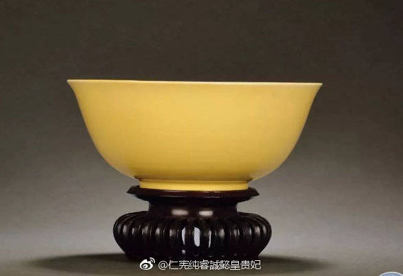 弘治黄釉瓷器