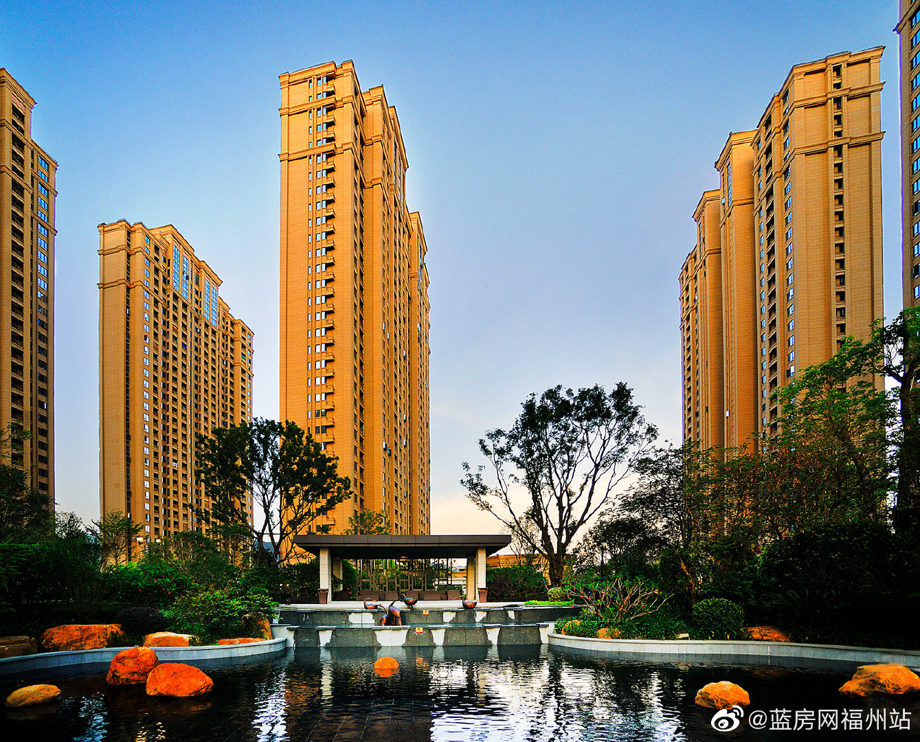 马尾东江滨某在售楼盘现房实景图