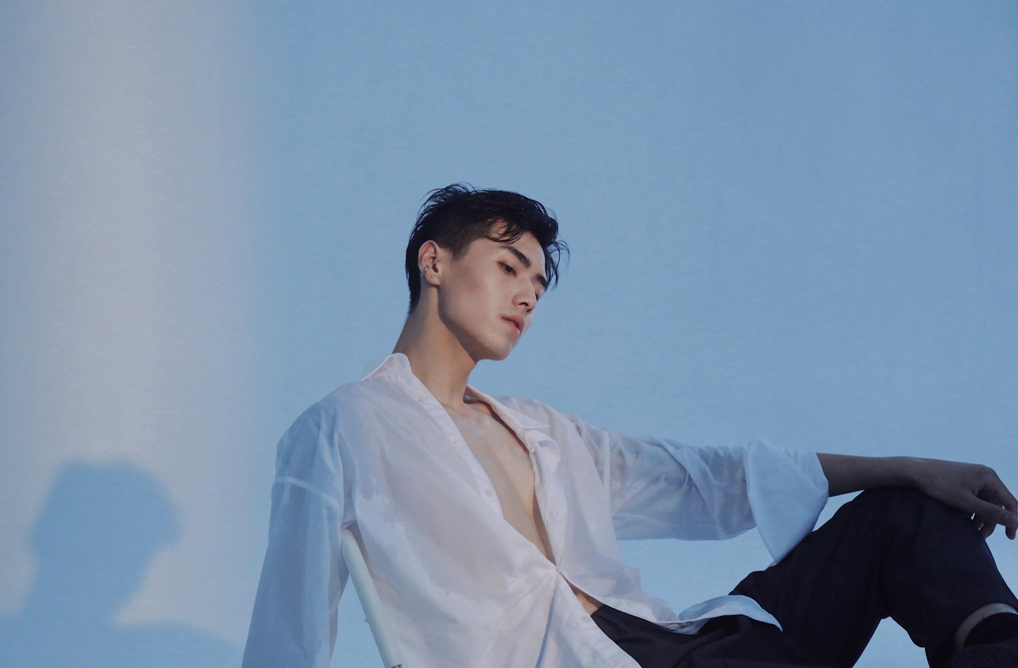 肖凯中果然白衬衣是检验帅哥的唯一标准