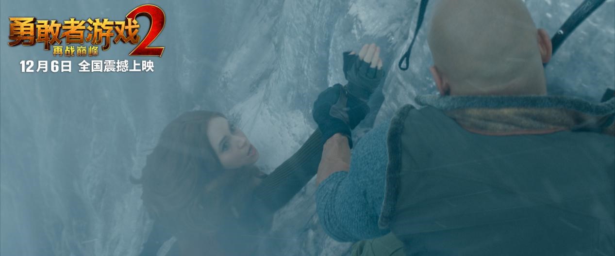 《勇敢者游戏2：再战巅峰》曝大闹婚礼视频 强森携外公戏外送惊喜