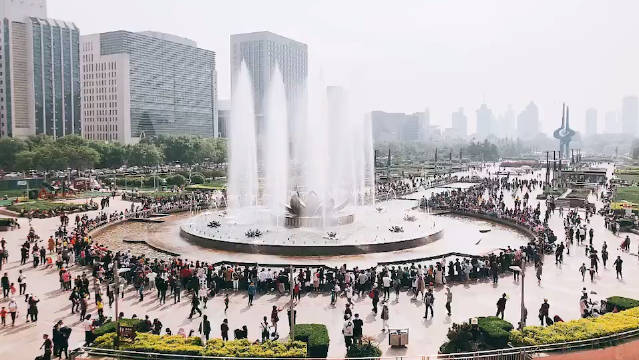晚上的济南泉城广场荷花音乐喷泉更好看,白天的也不差|泉城广场|音乐喷泉_新浪新闻