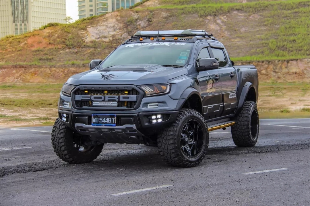 不愧是小猛禽!福特ranger改装后,竟然比大哥f-150猛禽还霸气!