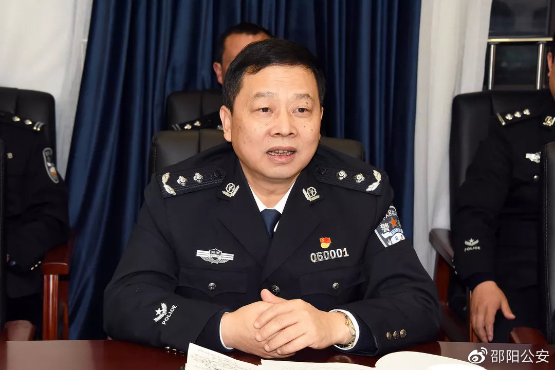 谭学军同志到新邵县督导公安工作并走访社区群众