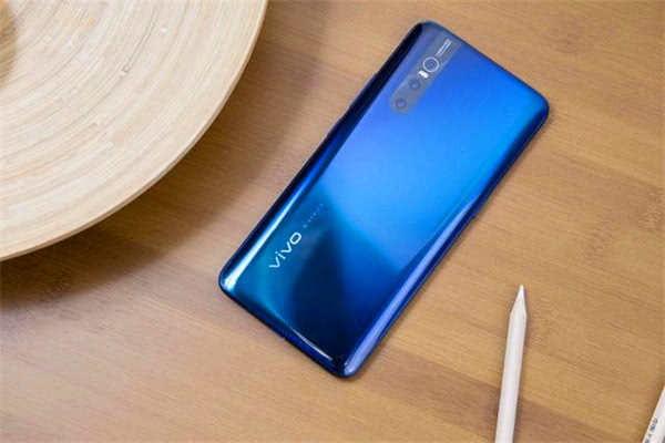 在定价方面,vivo x27更良心,定价在3598起步,而oppo r17 pro定价在