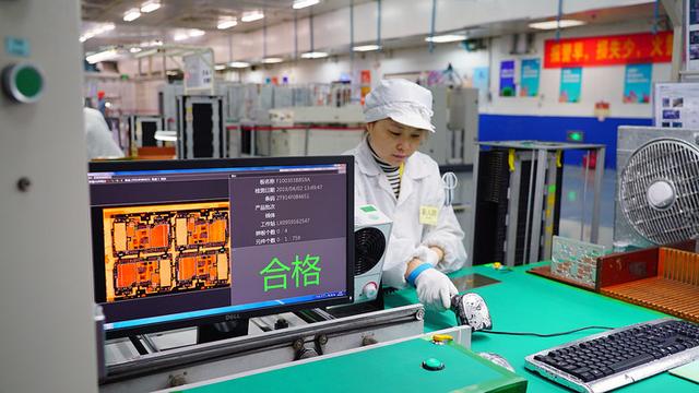 走近富士康小米生产线:见证一部小米9是如何从无到有的小米9系列手机