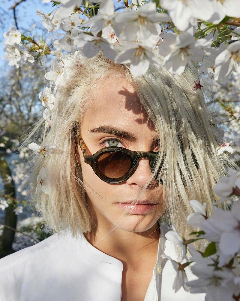 卡抽caradelevingne出镜代言burberryherblossom香水系列广告大片