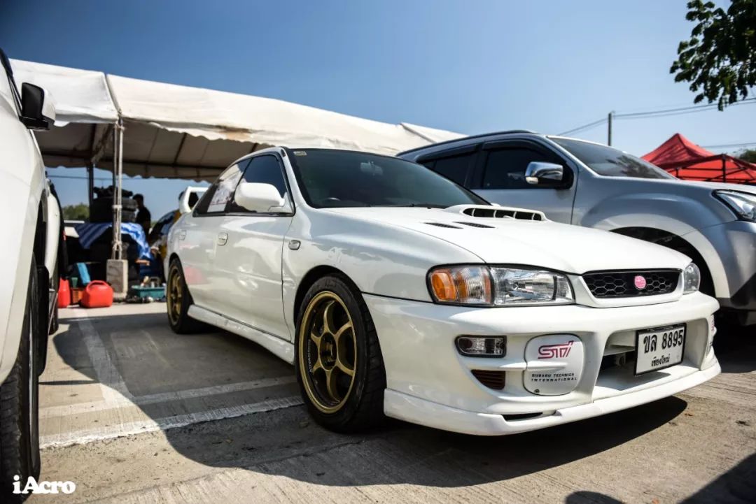 白色的gc总能引起我们这些斯巴鲁粉丝们的关注除了令郎满目的日本车型