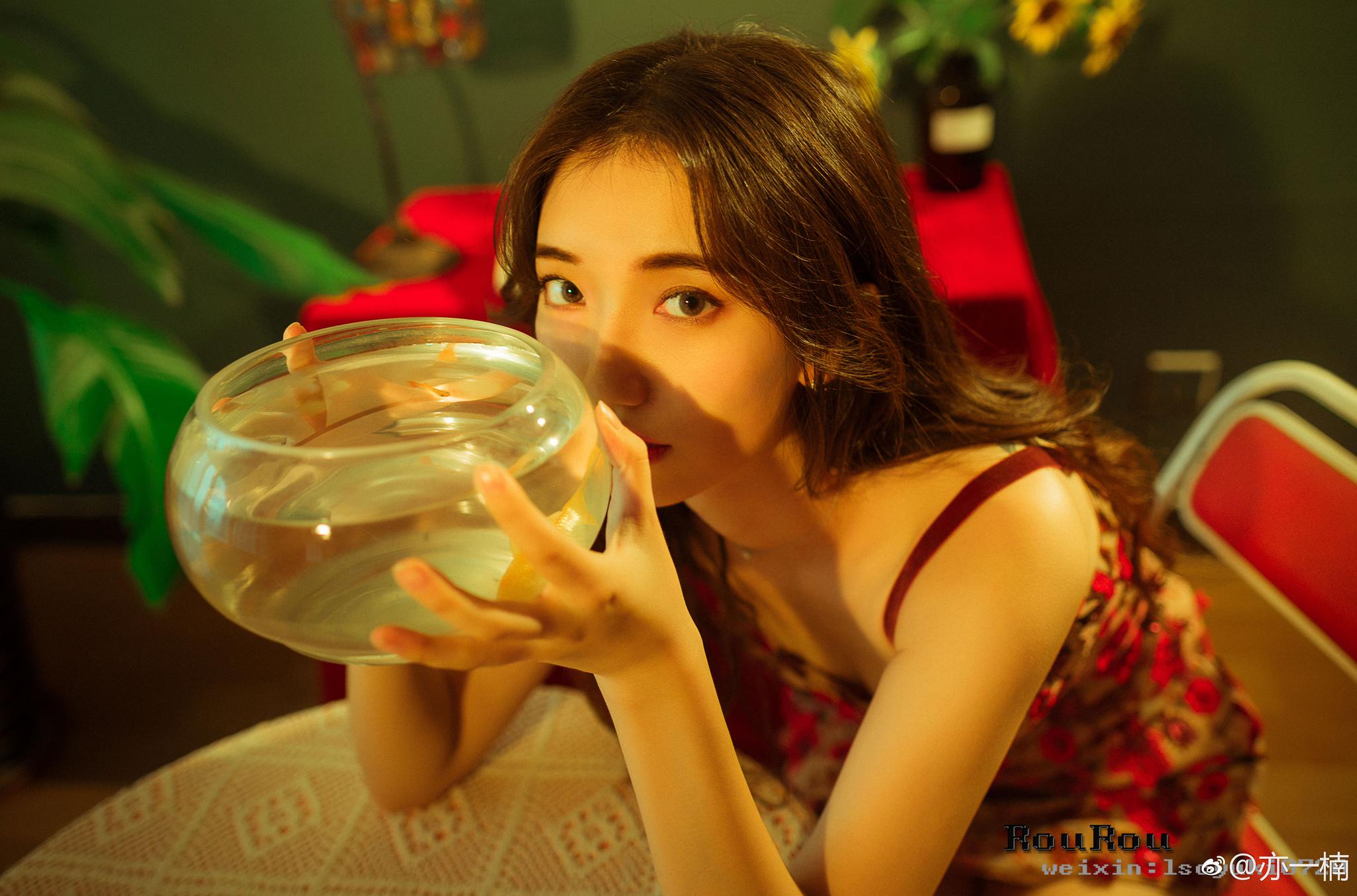 标题:余摄影:@亦一楠 地址:@新新摄影工作室 我想成为一条自由自在