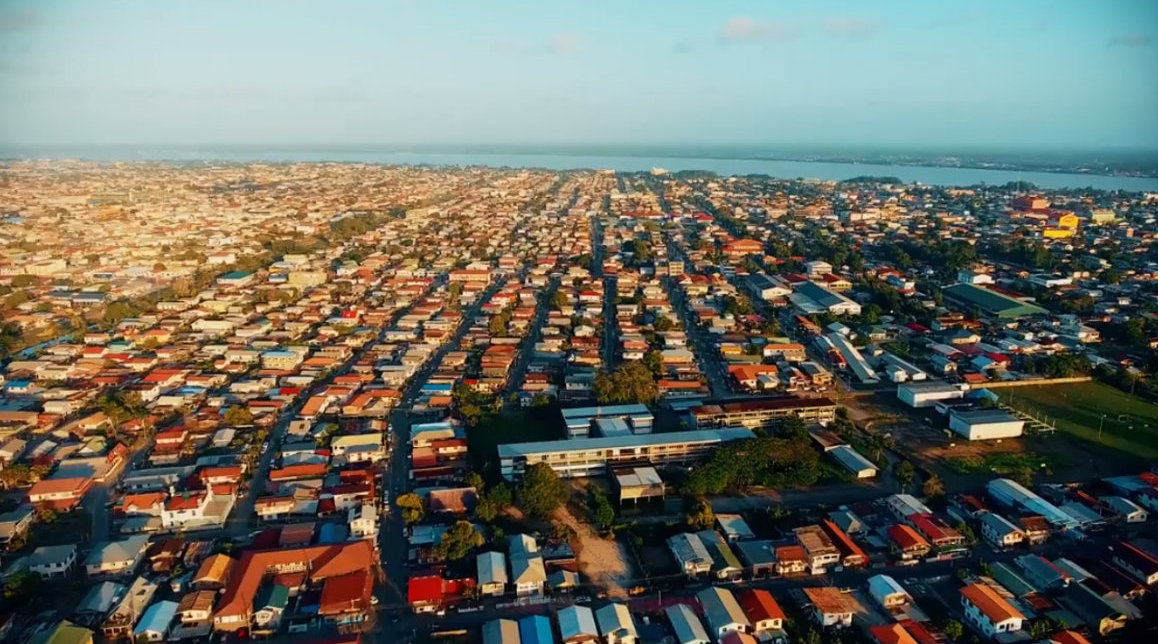 位于南美洲北部的苏里南是南美最小的国家,人口不到60万