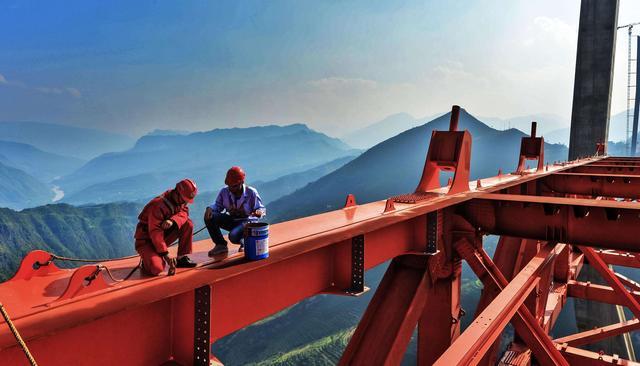 基建狂魔:中国200多台挖掘机8小时拆大桥,看呆国外网友