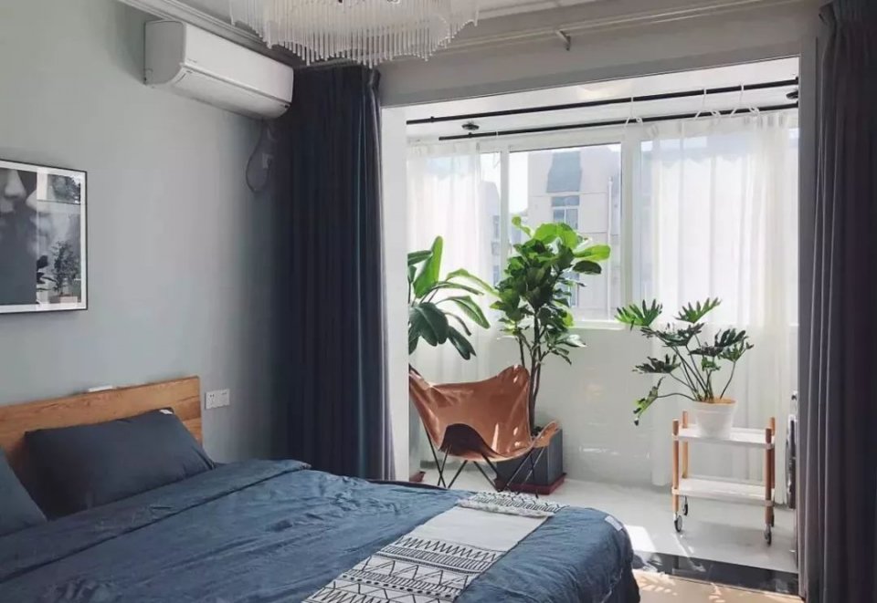 卧室带阳台,如何利用不浪费?