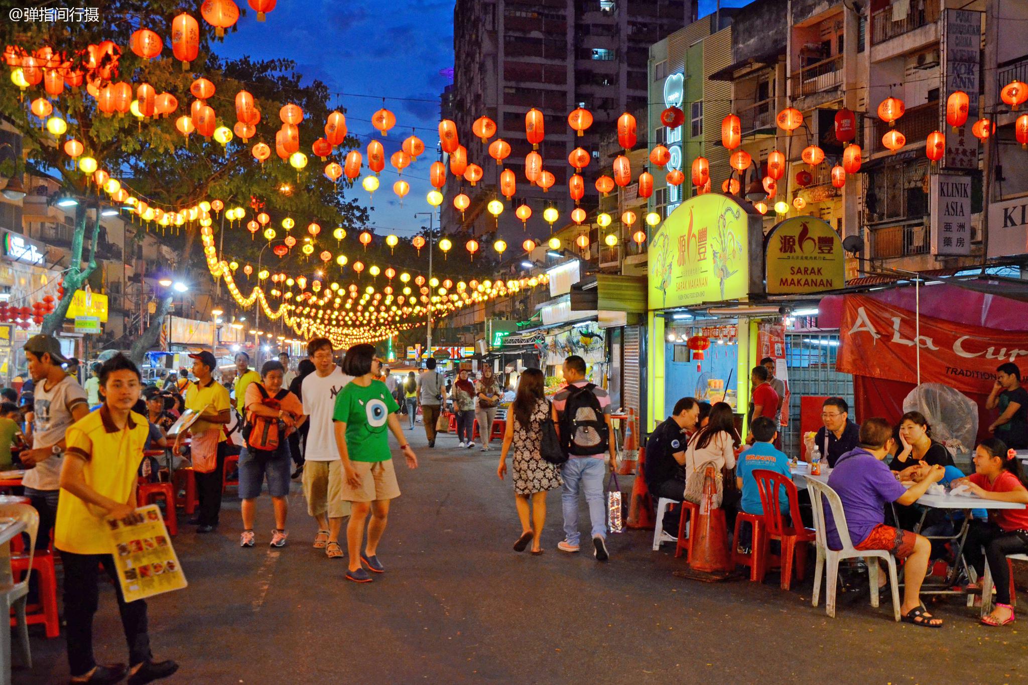 年夜饭,我们选择在吉隆坡最大的美食夜市阿罗街享用,阿罗街是吉隆坡最