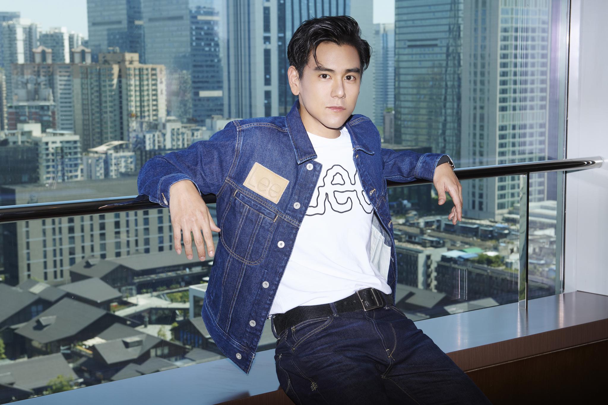 为庆祝lee 130周年生日|牛仔|背景墙|彭于晏_新浪新闻