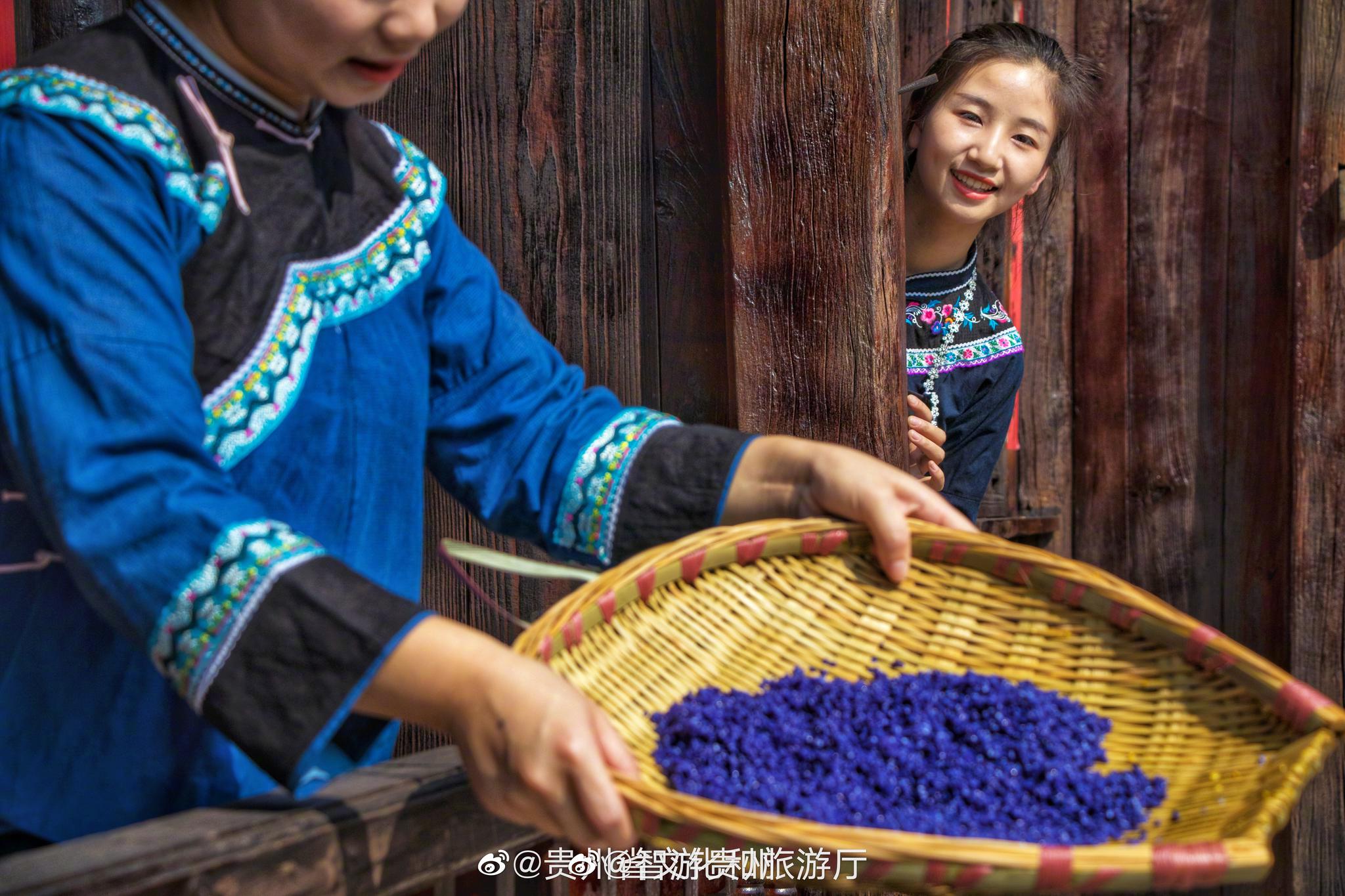 彩色的糯米饭,你吃过吗?在贵阳乌当下坝的布依族村寨