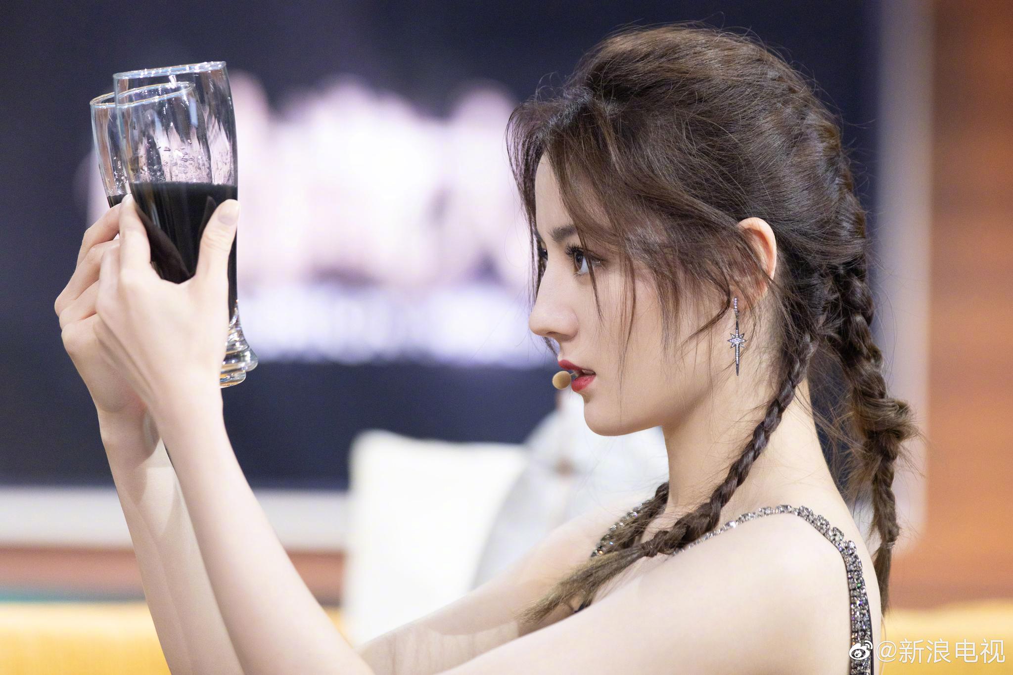 当优雅黑旗袍遇上,中式古典霸气十足|旗袍|迪丽热巴|中国风_新浪新闻