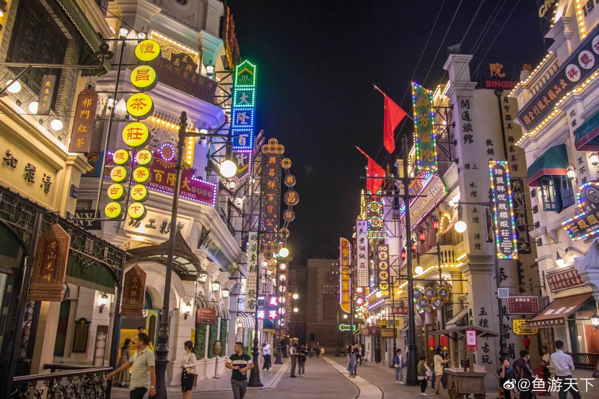 河南建业华谊兄弟电影小镇夜晚最浪漫的地方,我肯定推荐穿越百年郑州